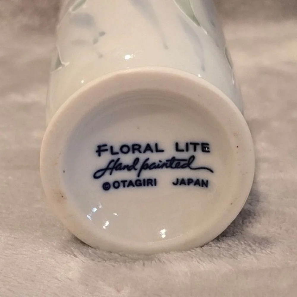 Otagiri Floral Lite Bud Vase Hand Painted Porcelain Japan Pastel Iris 6.75in‎